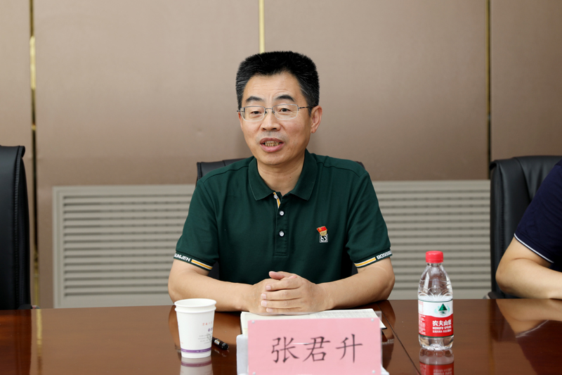 3、市政协常委、渭南技师学院党委副书记、院长张君升发言.JPG 3、市政协常委、渭南技师学院党委副书记、院长张君升发言.JPG