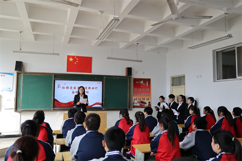 张老师.jpg 张老师.jpg