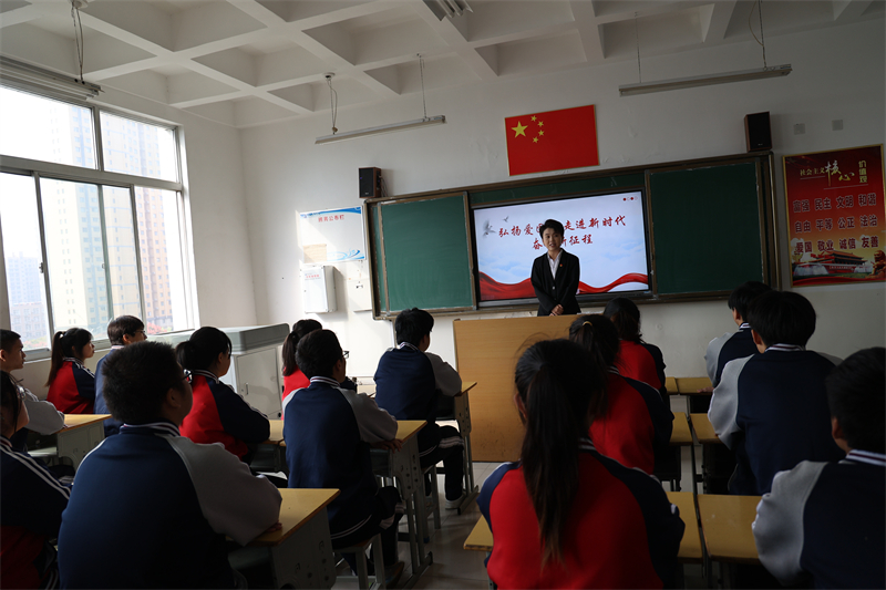 郭老师.jpg 郭老师.jpg